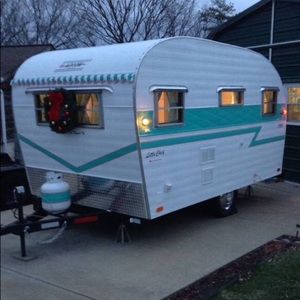 Meet your Posher, Leslie